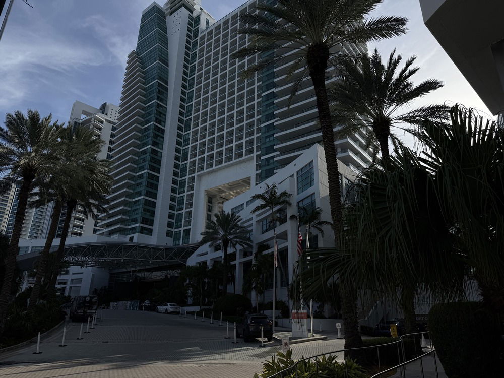 Diplomat Oceanfront Residences  photo 2